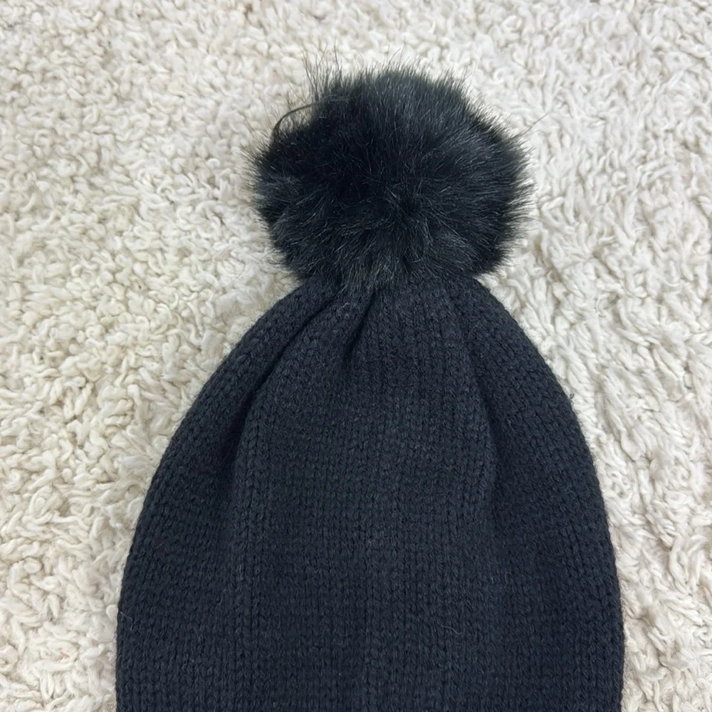 Modern Heritage Knit Beanie‎ One Size Black Red Kids Christmas
